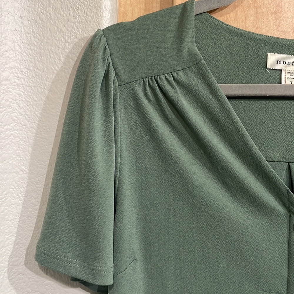 Button front Tee - Picture 2 of 8